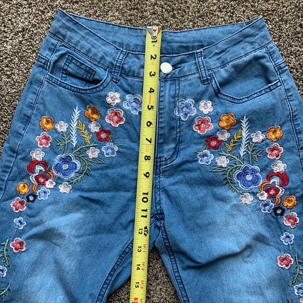 Flower embroidered high rise flare jeans - Picture 6 of 13